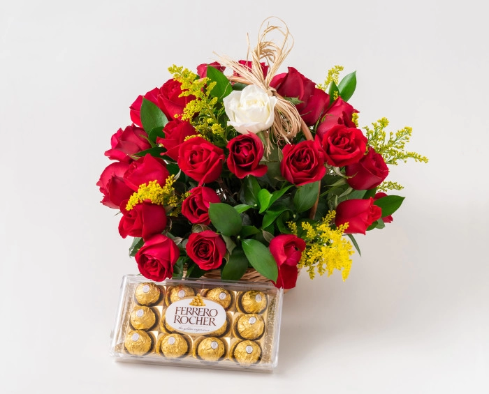 Cesta com 39 Rosas Vermelhas e 1 Rosa Solitária de outra cor e Chocolate